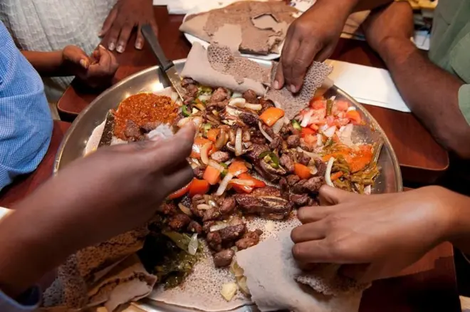 Namoonni maddii tokkorraa yeroo waliin nyaatan