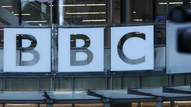 BBCのサインが掲げられたオフィス棟