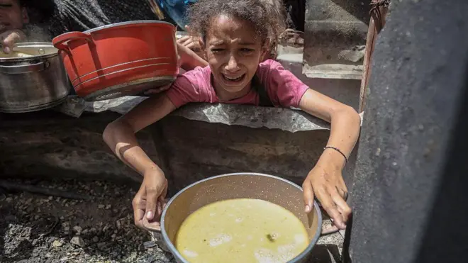 गाझामध्ये अन्नसंकट आणखी भीषण होत चाललंय.