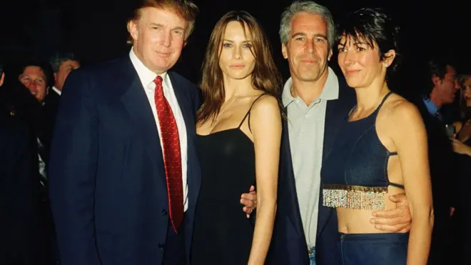از چپ: دونالد و ملانیا ترامپ، جفری اپستین و گیلین مکسول - سال ۲۰۰۰