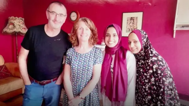 حرب غزة: تكريم طالبة سابقة بجامعة جلاسكو قُتلت في غزة