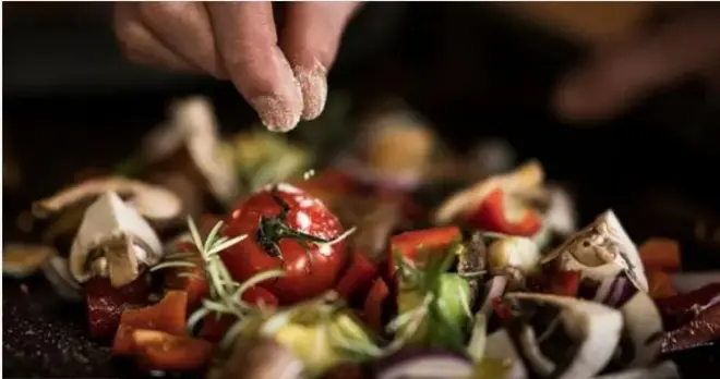 fifi iyọ si ounjẹ