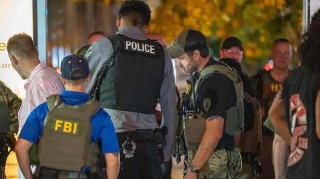 عملاء مكتب التحقيقات الفيدرالي يقومون بدوريات في شوارع واشنطن العاصمة خلال عطلة نهاية الأسبوع