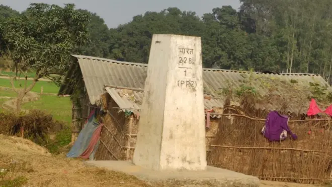 नेपाल भारत सीमामा दशगजा छेउमा निर्माण गरिएको एउटा टहरा। 