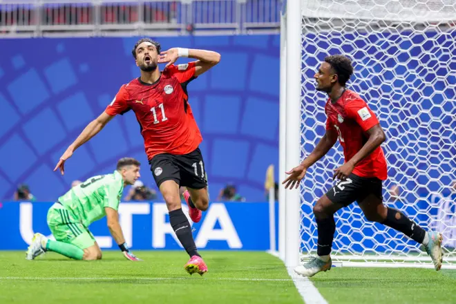فرحة مصطفى زيكو بالهدف المصري الثاني