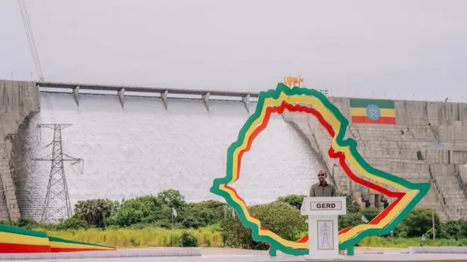 ጠቅላይ ሚኒስትር ዐቢይ በምረቃው ዕለት ከግድቡ ፊት ለፊት ንግግር ሲያደርጉ