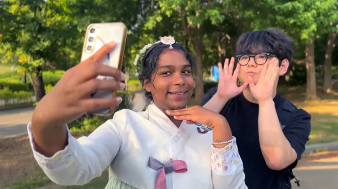 트랜스젠더 인플루언서 데빈할발과 그의 팬