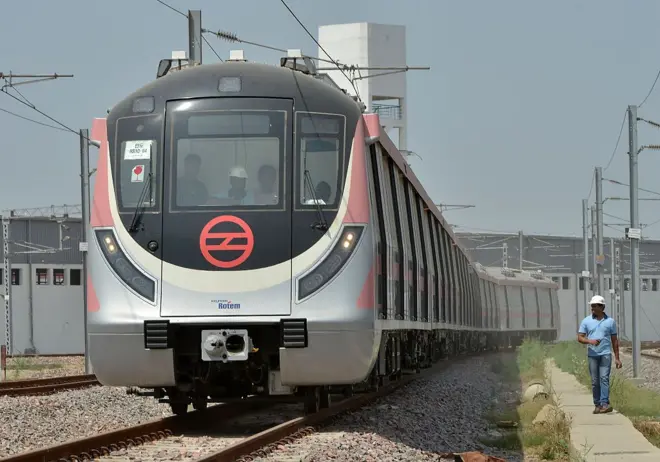 මෙට්රෝ දුම්රිය