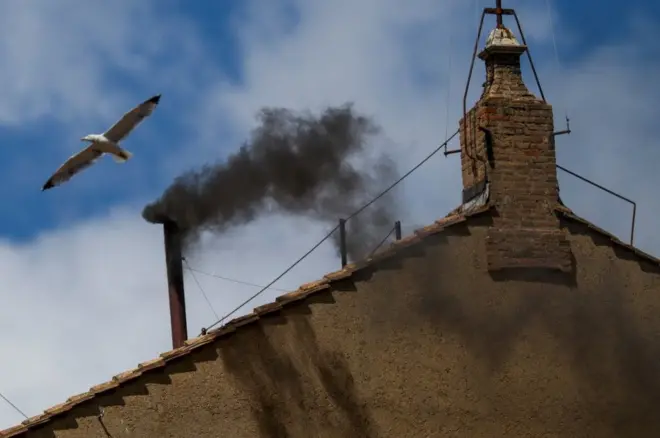 kardinali, vatikan, kardinali biraju novog papu, crni dim, dimni signali u vatikanu