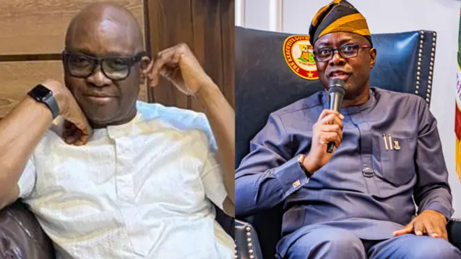 Ayo Fayose wọ aṣọ buba, o si fọwọ lẹran, Gomina Seyi Makinde ipinlẹ Oyo n sọrọ pẹlu gbohungbohun lori ijokoo