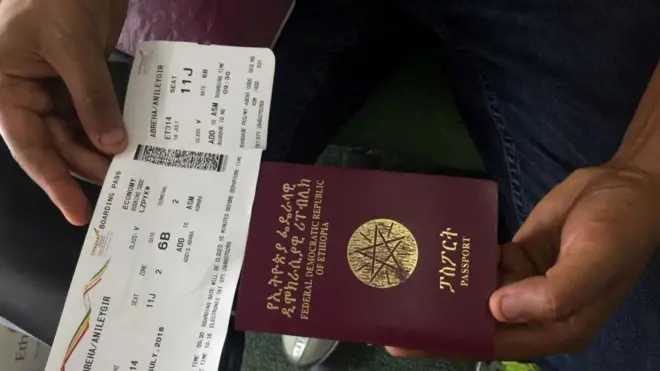 Qof safar ah oo sita baasaboorkii hore iyo tikid