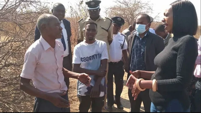 Aworan awọn alaṣẹ ti wọn ṣabẹwo sibudo abẹ dida naa