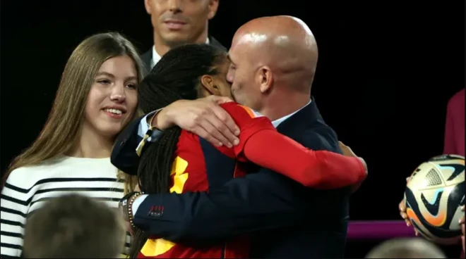 روبياليس يقبل هيرموسو