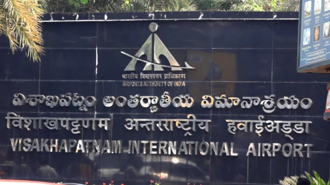 విశాఖపట్నం అంతర్జాతీయ విమానాశ్రయం, భోగాపురం విమాానాశ్రయం, రాజమండ్రి, పాయకరావు పేట, విమానయాన శాఖ