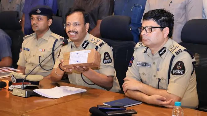 గంజాయి, తపాలా శాఖ స్పీడ్ పోస్టు, ఝార్ఖండ్‌, హైదరాబాద్ పోలీసులు