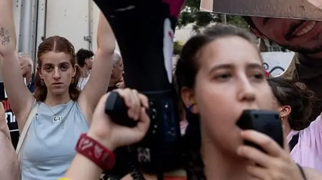 नेतन्याहू यांच्या 'गाझा योजने' विरोधात तेल अवीवमध्ये लोकांचे निदर्शने