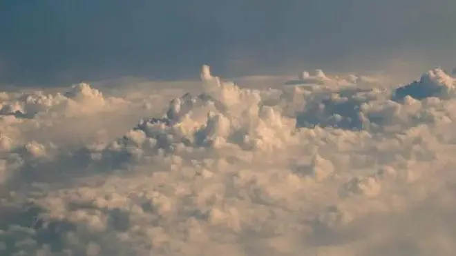 مشهد فوقي لغيمة