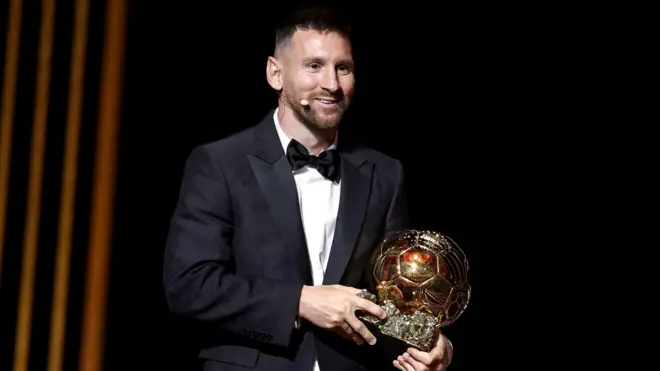 ဆုလက်ခံအပြီး တွေ့ရတဲ့ မက်ဆီ 