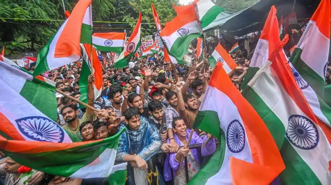 युवाओं की मांग है कि शिक्षा मंत्री धर्मेंद्र प्रधान इस्तीफ़ा दें या उन्हें पद से हटाया जाए