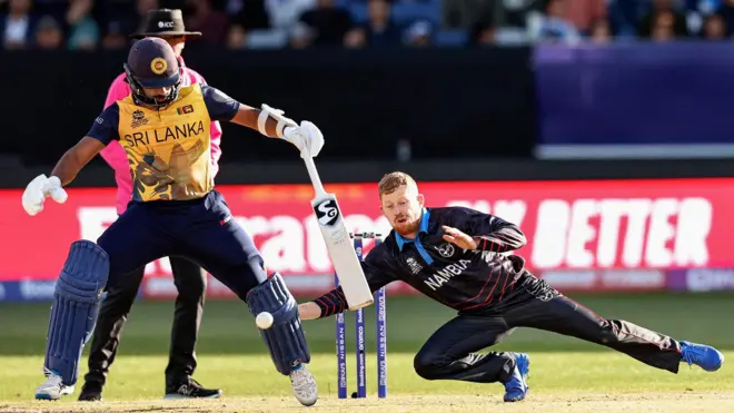 2022 ලෝක කුසලාන තරගාවලියේදී නැමීබියාව හමුවේ ශ්‍රී ලංකා කණ්ඩායම ලකුණු 108කට දැවී ගියේ ය.