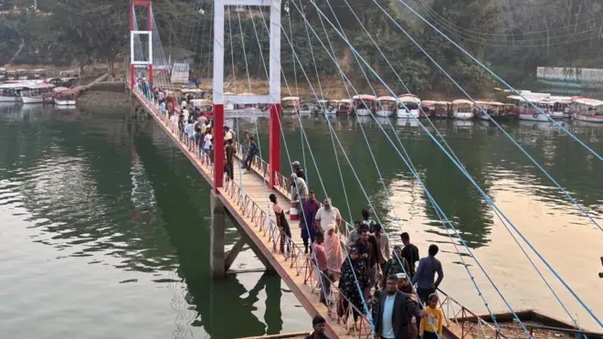 রাঙামাটিতে কাপ্তাই লেকের ওপর ঝুলন্ত সেতু