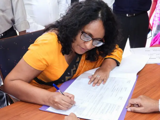 නව රජයේ කැබිනට් මණ්ඩලය දිවුරුම් දීම ජනාධ්පති අනුර කුමාර දිසානායක ඉදිරියේ ජනාධිපති ලේකම් කාර්යාලයේදී ආරම්භ විය. නව රජයේ අගමැතිනිය ලෙස හරිනි අමරසුරිය දිවුරුම් දෙනු ලැබීය.