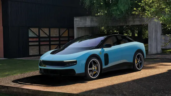 mavi renkli Ferrari Luce elektrikli otomobil