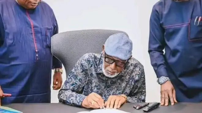 Aworan Gomina Akeredolu ati Amugbalegbe re