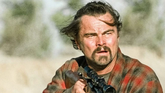 Leonardo DiCaprio caracterizado como Bob Ferguson en una escena de "Una batalla tras otra".