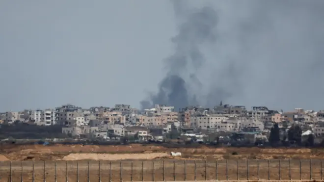 تصاعد الدخان من غزة