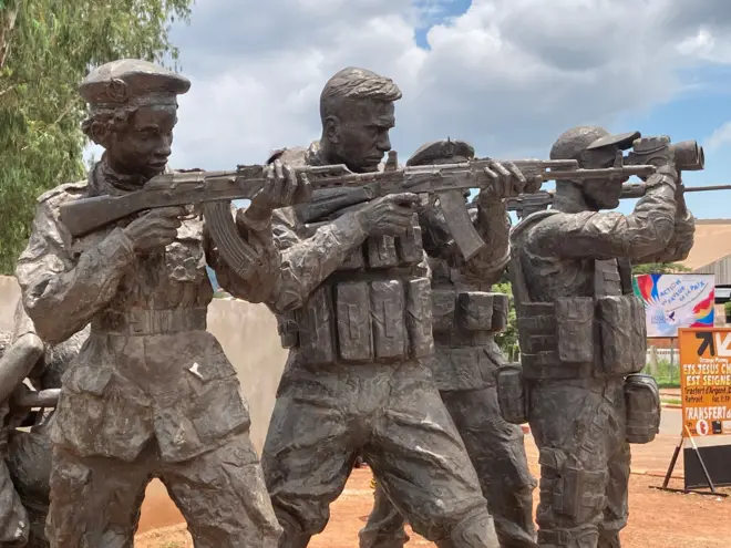 Estátua das tropas russasgoiás e atlético paranaense palpiteBangui, República Centro-Africana