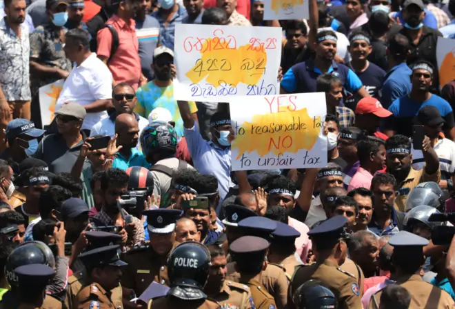 ආදායම් බදු වැඩි කිරීමේ සංශෝධනය හකුලා ගන්නා ලෙස වෘත්තීය සමිති රජයෙන් ඉල්ලයි.