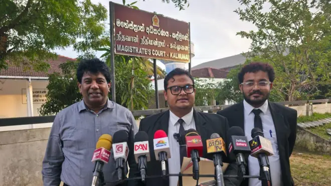 පැමිණිලිකරු සහ ඔහුගේ නීතිඥයන් දෙදෙනා කල්මුණේ මහේස්ත්රාත් අධිකරණය ඉදිරිපිට මාධ්ය වෙත අදහස් දක්වමින්