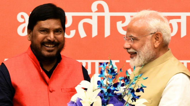 नरेंद्र मोदी, रामदास आठवले 