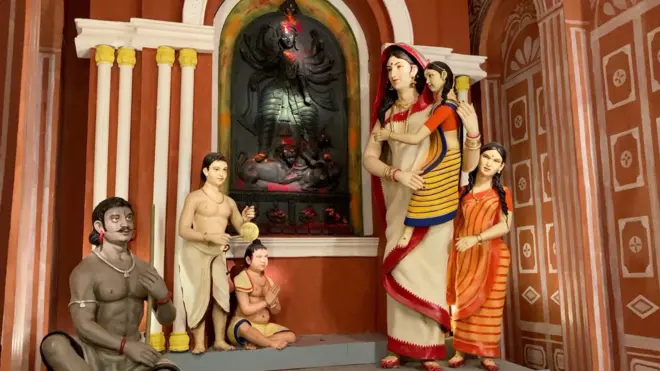 পিরিয়ড নিয়ে যত কূসংস্কার, তা ভাঙ্গার জন্য প্রচার করছে কলকাতার একটি সর্বজনীন দুর্গাপুজো