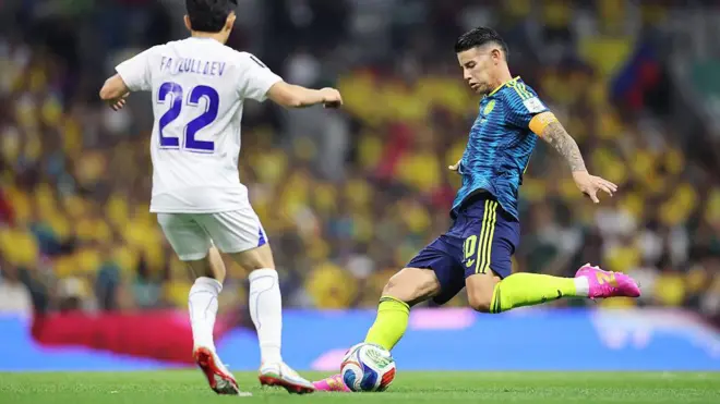 James Rodríguez dispara