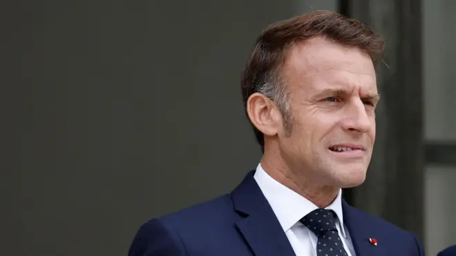 Эммануэль Макрон, 8 октября