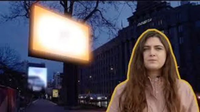 bilbord koji svetli na ulici, ilustracija vizuelnog zagadjenja