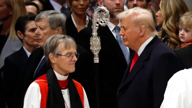 Aworan Donald Trump ati Bishop Mariann Edgar Budde 