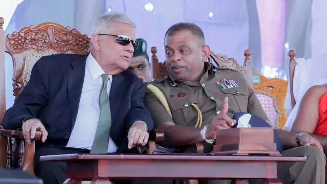 දේශබන්දු තෙන්නකෝන් පොලිස්පති ධූරයේ කටයුතු කිරීම වළක්වාලමින් ශ්‍රේෂ්ඨාධිකරණය අද (ජුලි 24 වැනිදා) අතුරු තහනම් නියෝගයක් නිකුත් කළේය.