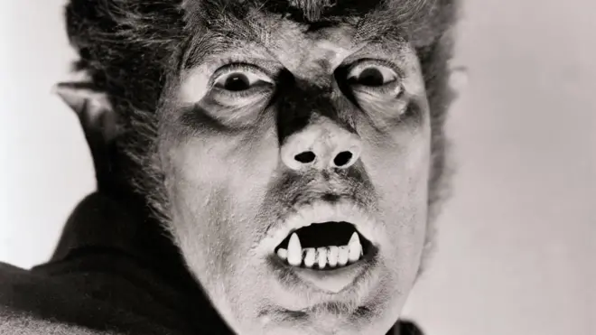 युरोपामध्ये प्राचीन काळापासून असं समजलं जातं की, पौर्णिमेच्या काळात काही लोकांमध्ये वेडसरपणा येतो. 