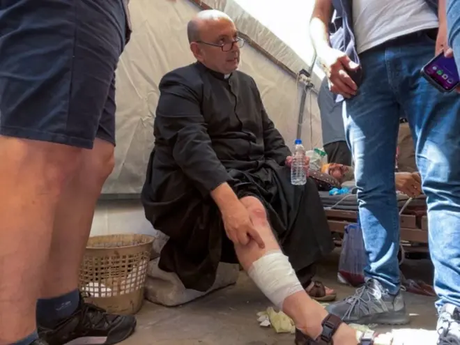 Padiri Gabriel Romanelli yamenyekanye cyane igihe yavuganaga n'uwari Papa Francis hafi buri munsi mu ntangiriro z'iyi ntambara muri Gaza aho yari padiri wa kiliziya gatolika wenyine wari muri Gaza