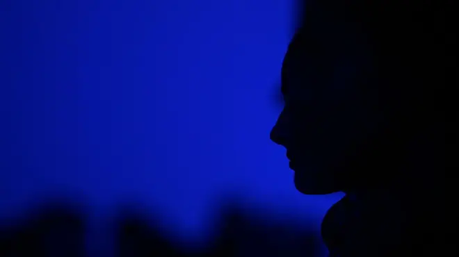 ''නංගි, දවස් හතරකට ඩුබායි යන්නේ කිවුවාට අපි දන්නවා එන්නේ අවුරුදු දෙකකින් කියලා.''