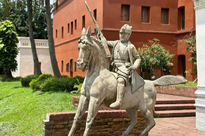 সোনারগাঁয়ে নির্মাণ করা একটা স্থাপত্য 