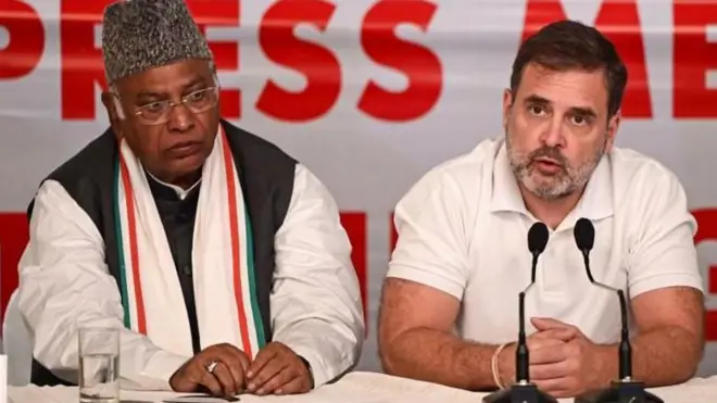 కాంగ్రెస్ నాయకులు మల్లికార్జున్ ఖర్గే, రాహుల్ గాంధీ