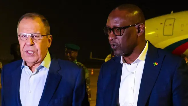 Sergei Lavrov (ibumoso) na Abdoulaye Diop