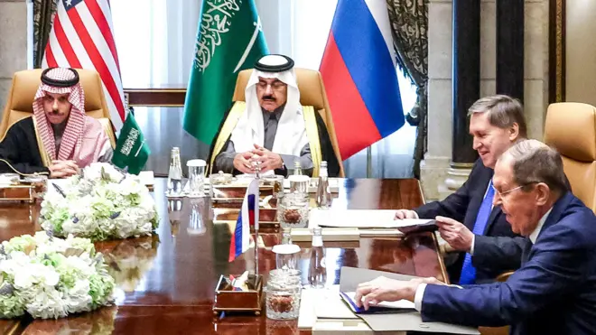 अमेरिका और रूस समझौते के लिए बातचीत की मेज पर