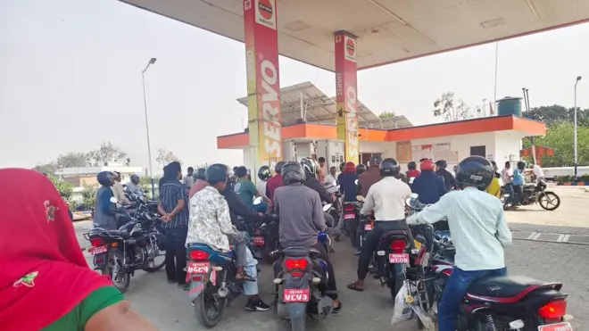 सुनौलीको पेट्रोल पम्प