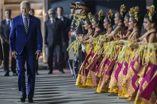 Tổng thống Mỹ Joe Biden đặt chân xuống Bali hôm 13/11/2022 