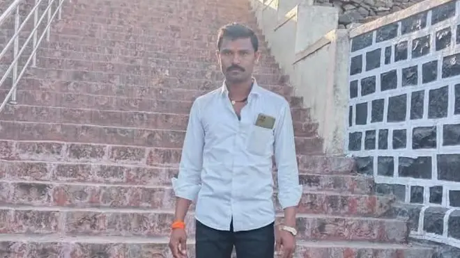 कुर्डवाडी तालुक्यातील लउळ गावातील बालाजी खारे हा 27 वर्षाचा तरुण. 